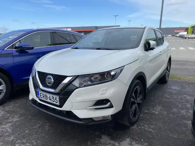Valkoinen Maastoauto, Nissan Qashqai – ERB-435