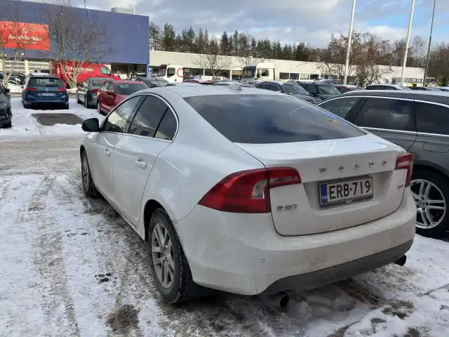 Valkoinen Sedan, Volvo S60 – ERB-719