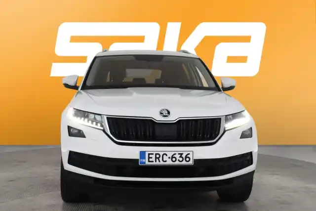 Valkoinen Maastoauto, Skoda Kodiaq – ERC-636