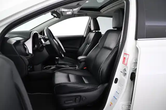 Valkoinen Tila-auto, Toyota RAV4 – ERC-945