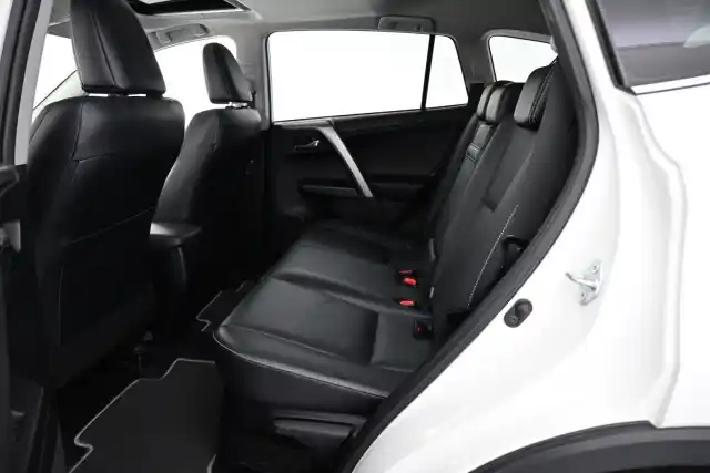 Valkoinen Tila-auto, Toyota RAV4 – ERC-945