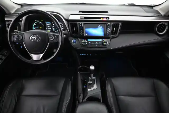 Valkoinen Tila-auto, Toyota RAV4 – ERC-945