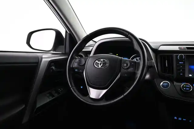 Valkoinen Tila-auto, Toyota RAV4 – ERC-945