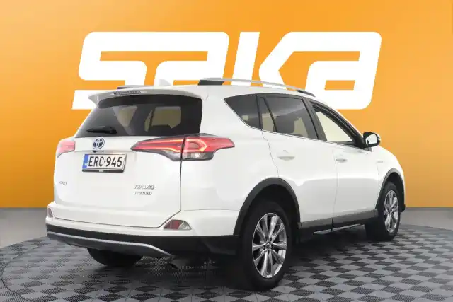 Valkoinen Tila-auto, Toyota RAV4 – ERC-945