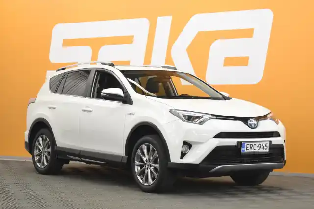 Valkoinen Maastoauto, Toyota RAV4 – ERC-945