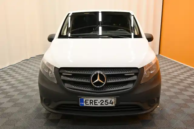 Valkoinen Pakettiauto, Mercedes-Benz Vito – ERE-254