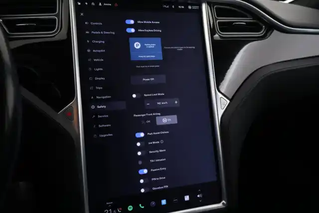 Harmaa Viistoperä, Tesla Model S – ERE-533