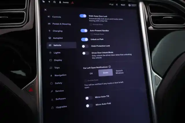 Harmaa Viistoperä, Tesla Model S – ERE-533