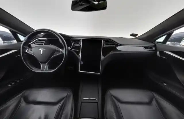 Harmaa Viistoperä, Tesla Model S – ERE-533