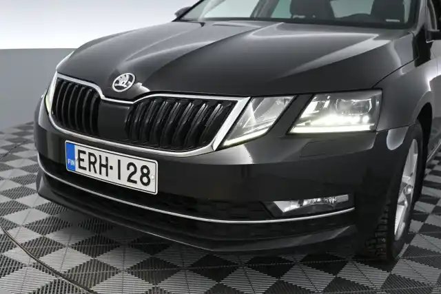 Musta Viistoperä, Skoda Octavia – ERH-128