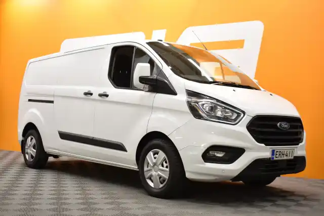 Valkoinen Pakettiauto, Ford Transit Custom – ERH-411