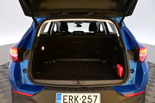 Sininen Maastoauto, Opel Grandland X – ERK-257
