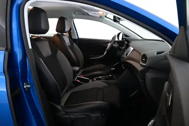 Sininen Maastoauto, Opel Grandland X – ERK-257