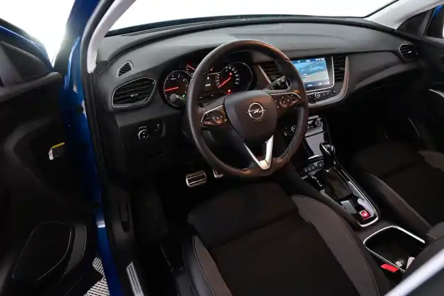 Sininen Maastoauto, Opel Grandland X – ERK-257