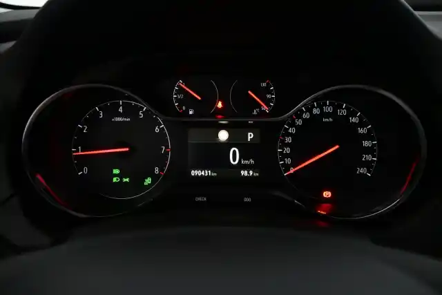 Sininen Maastoauto, Opel Grandland X – ERK-257