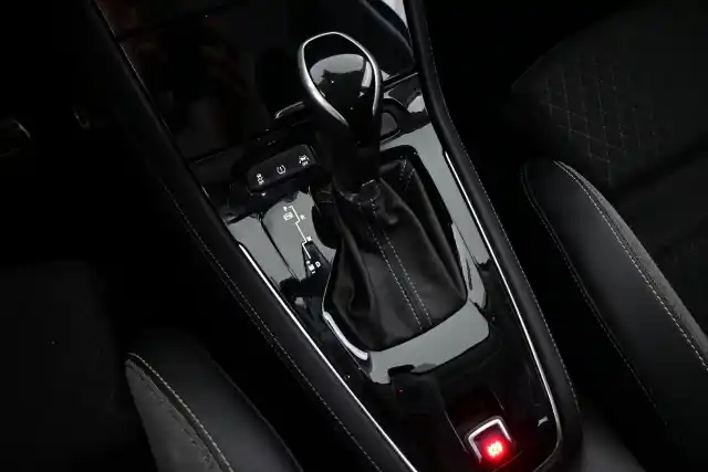 Sininen Maastoauto, Opel Grandland X – ERK-257