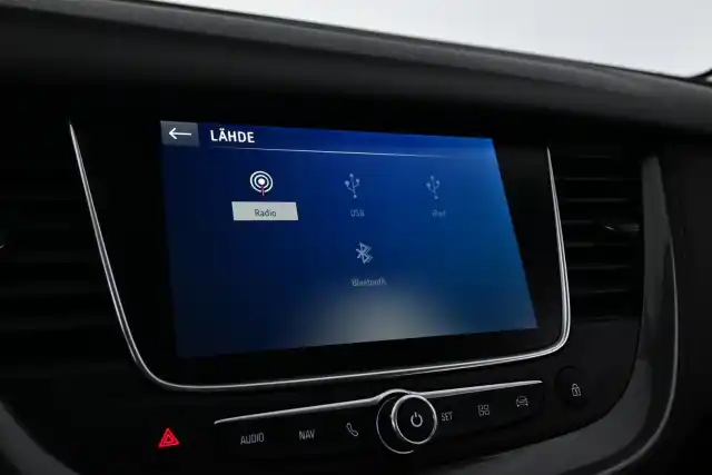 Sininen Maastoauto, Opel Grandland X – ERK-257