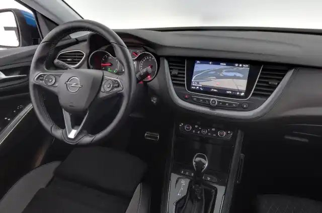 Sininen Maastoauto, Opel Grandland X – ERK-257