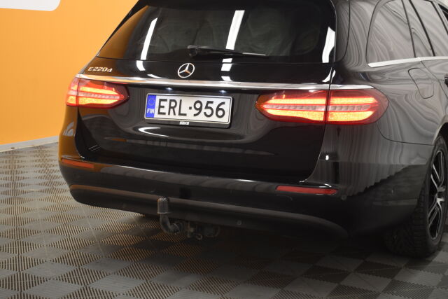 Musta Farmari, Mercedes-Benz E – ERL-956