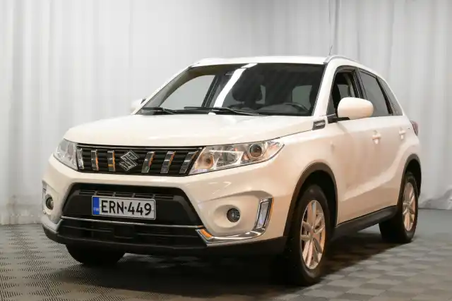 Valkoinen Viistoperä, Suzuki Vitara – ERN-449