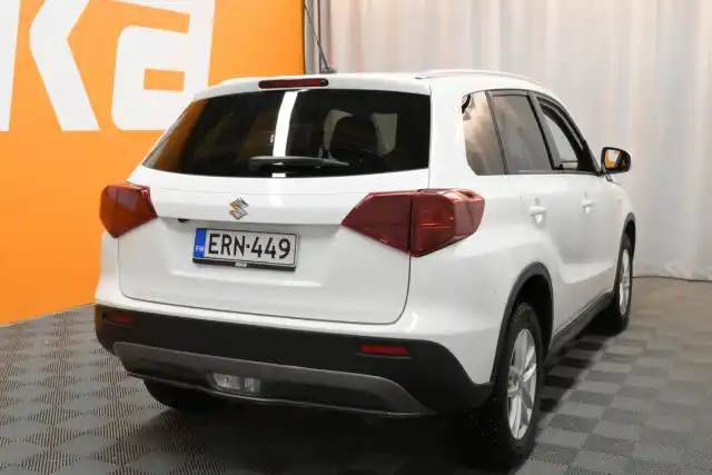 Valkoinen Viistoperä, Suzuki Vitara – ERN-449