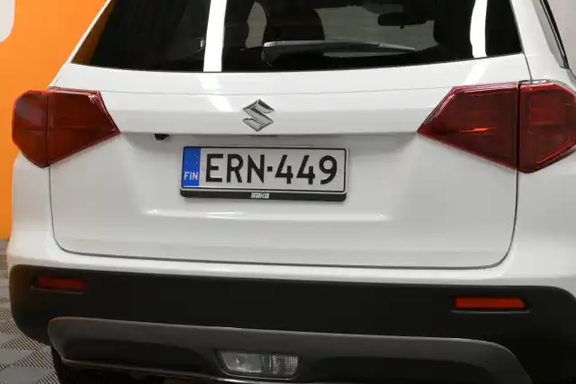 Valkoinen Viistoperä, Suzuki Vitara – ERN-449