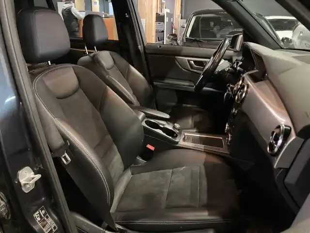 Harmaa Maastoauto, Mercedes-Benz GLK – ERO-580