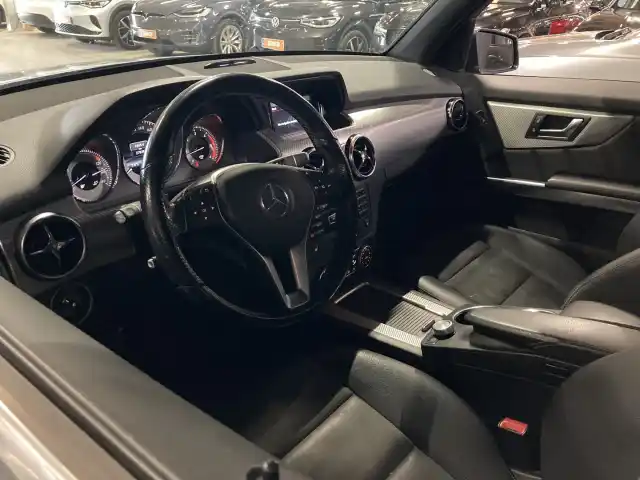 Harmaa Maastoauto, Mercedes-Benz GLK – ERO-580