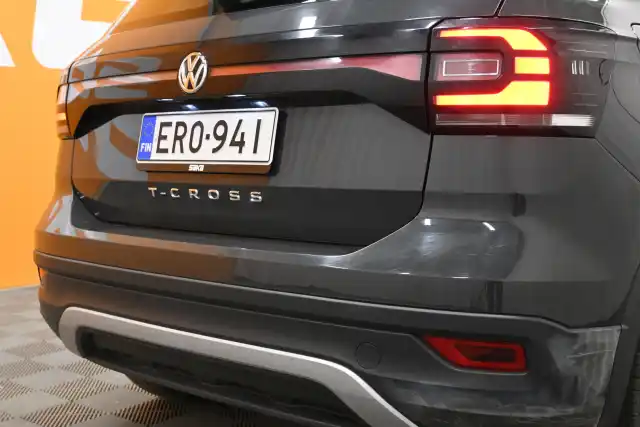 Harmaa Maastoauto, Volkswagen T-Cross – ERO-941