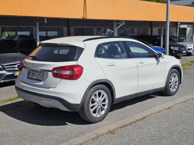 Valkoinen Maastoauto, Mercedes-Benz GLA – ERP-121
