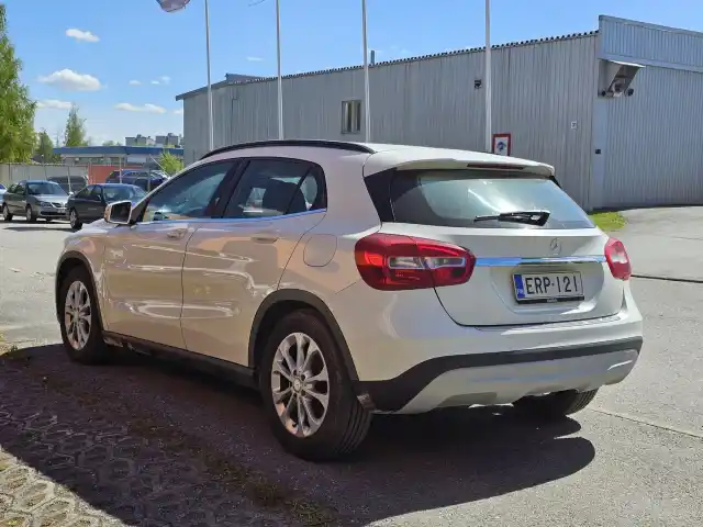 Valkoinen Maastoauto, Mercedes-Benz GLA – ERP-121