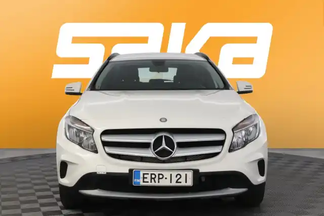 Valkoinen Maastoauto, Mercedes-Benz GLA – ERP-121