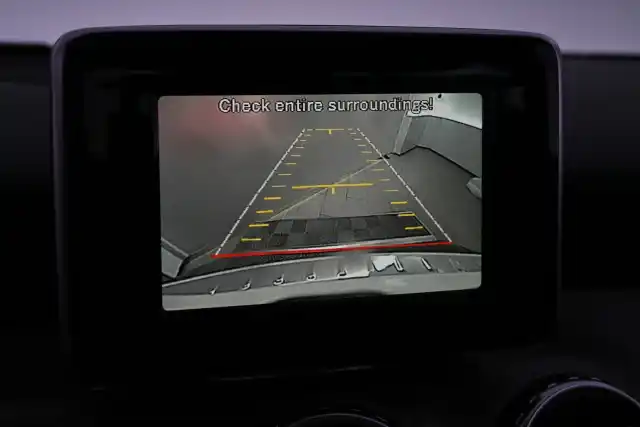 Valkoinen Maastoauto, Mercedes-Benz GLA – ERP-121