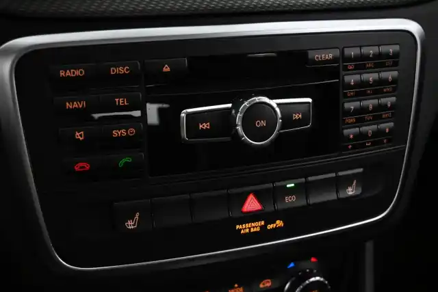 Valkoinen Maastoauto, Mercedes-Benz GLA – ERP-121