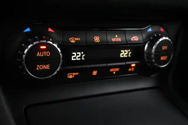 Valkoinen Maastoauto, Mercedes-Benz GLA – ERP-121
