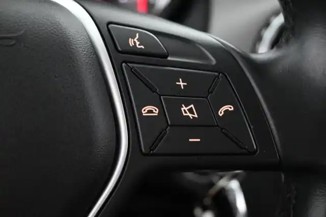 Valkoinen Maastoauto, Mercedes-Benz GLA – ERP-121