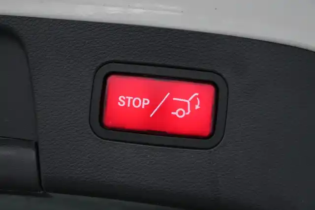 Valkoinen Maastoauto, Mercedes-Benz GLA – ERP-121