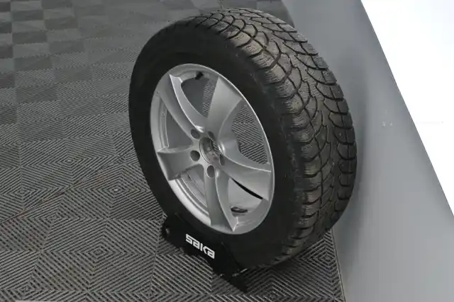 Valkoinen Maastoauto, Mercedes-Benz GLA – ERP-121