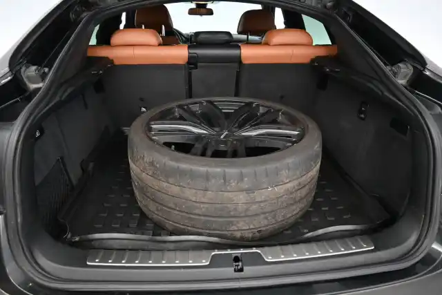 Harmaa Maastoauto, BMW X6 – ERP-947