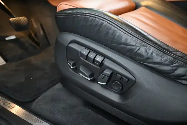 Harmaa Maastoauto, BMW X6 – ERP-947