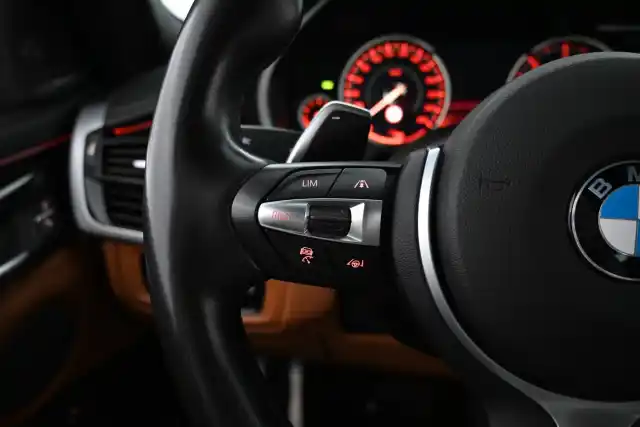 Harmaa Maastoauto, BMW X6 – ERP-947