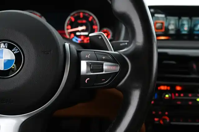 Harmaa Maastoauto, BMW X6 – ERP-947