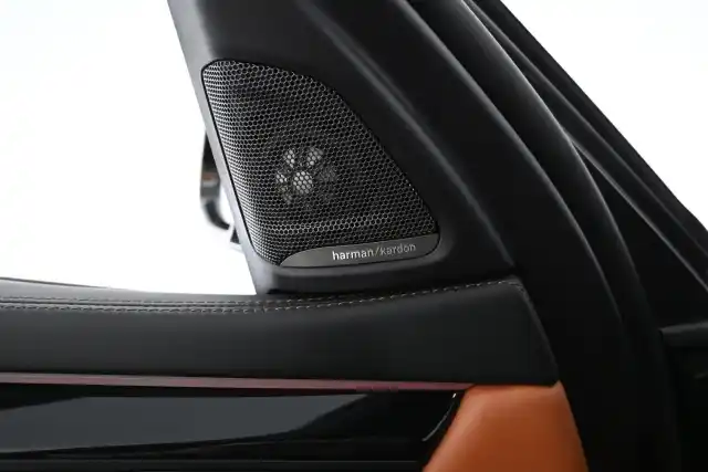 Harmaa Maastoauto, BMW X6 – ERP-947