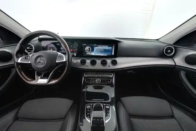 Musta Farmari, Mercedes-Benz E – ERP-964