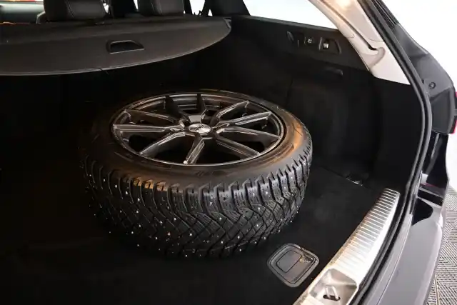 Musta Farmari, Mercedes-Benz E – ERP-964