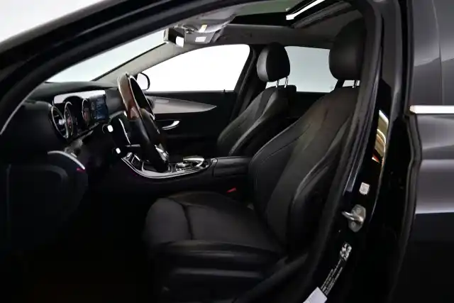 Musta Farmari, Mercedes-Benz E – ERP-964