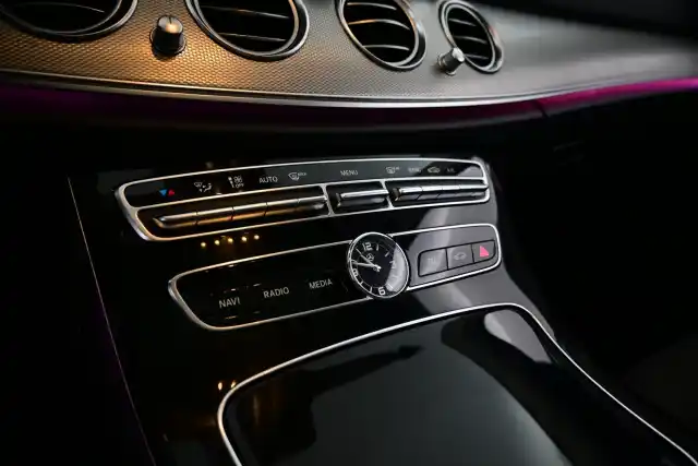Musta Farmari, Mercedes-Benz E – ERP-964