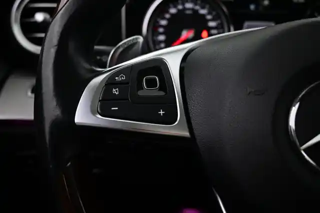 Musta Farmari, Mercedes-Benz E – ERP-964