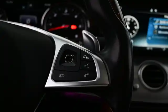 Musta Farmari, Mercedes-Benz E – ERP-964