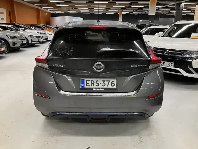 Harmaa Viistoperä, Nissan Leaf – ERS-376